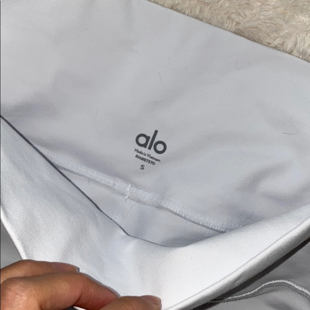 Alo yoga shorts - Picture 9 of 16